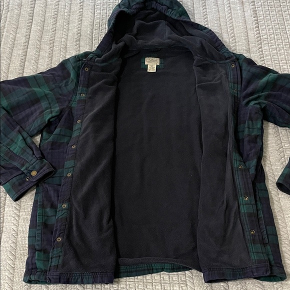 L.L. Bean Fleece Lined Plaid Hooded Flannel in Green and Navy ItemID:513831 - Picture 5 of 6